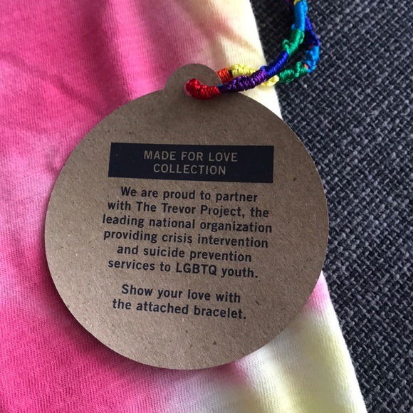 A&F Unisex Love Shirt Size Small NWT - Picture 6 of 7